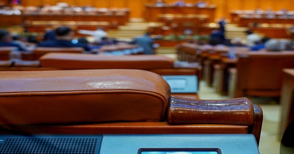 Parlamentarii ar putea ramane FARA pensiile speciale (Proiect de lege)
